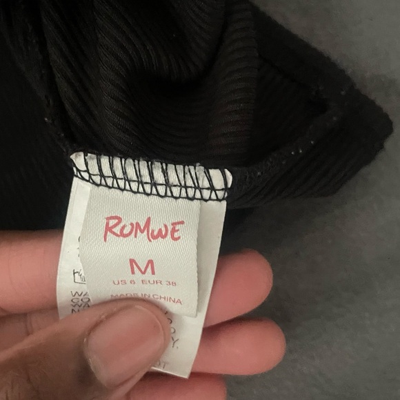 Goth top, medium size. Used only once and perfect if you like graphic crop tops - Picture 2 of 2